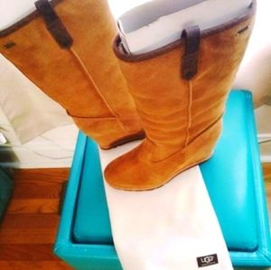 BRAND NEW UGG WEDGE BOOTS 11